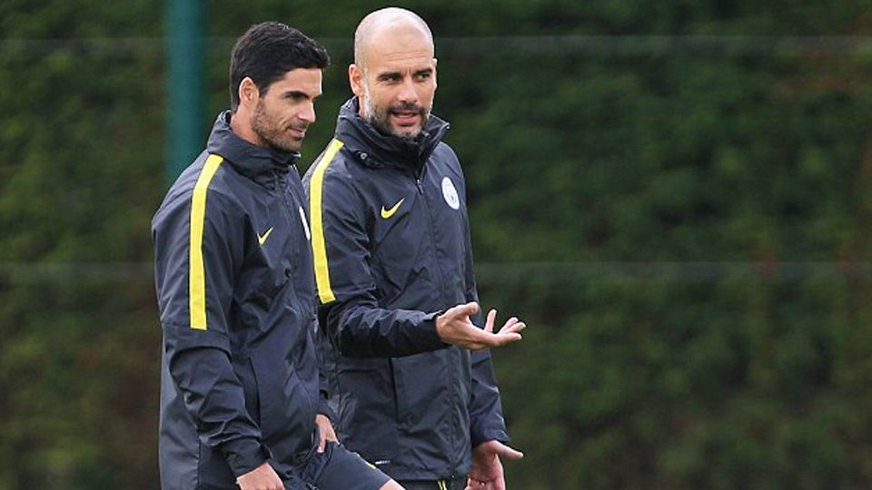 Mikel Arteta dan Pep Guardiola (Manchester City) Copyright: © Internet